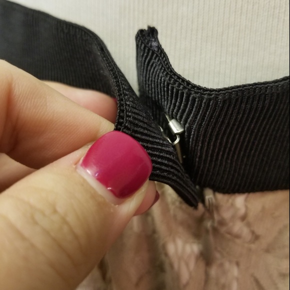 LOFT Ann Taylor lace mini skirt (L24) - Picture 5 of 6